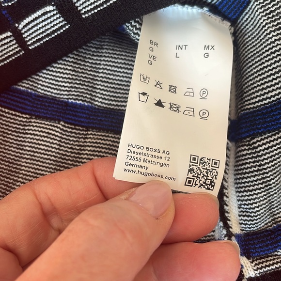 Hugo Boss Viscose sweater Large (made in Italy so fits more an American Medium) - Picture 3 of 5